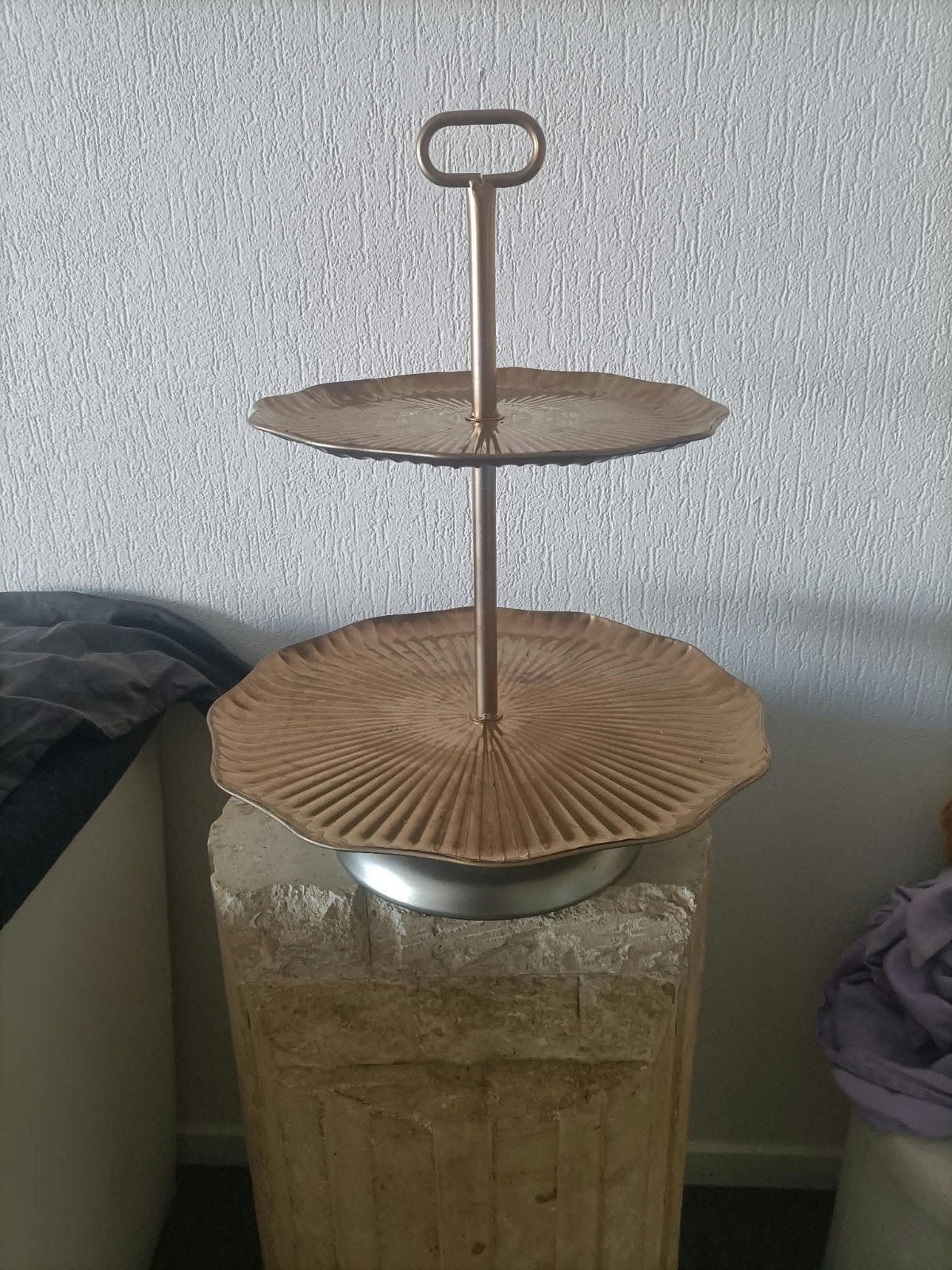 Gouden etagere met twee schalen, Ophalen of Verzenden