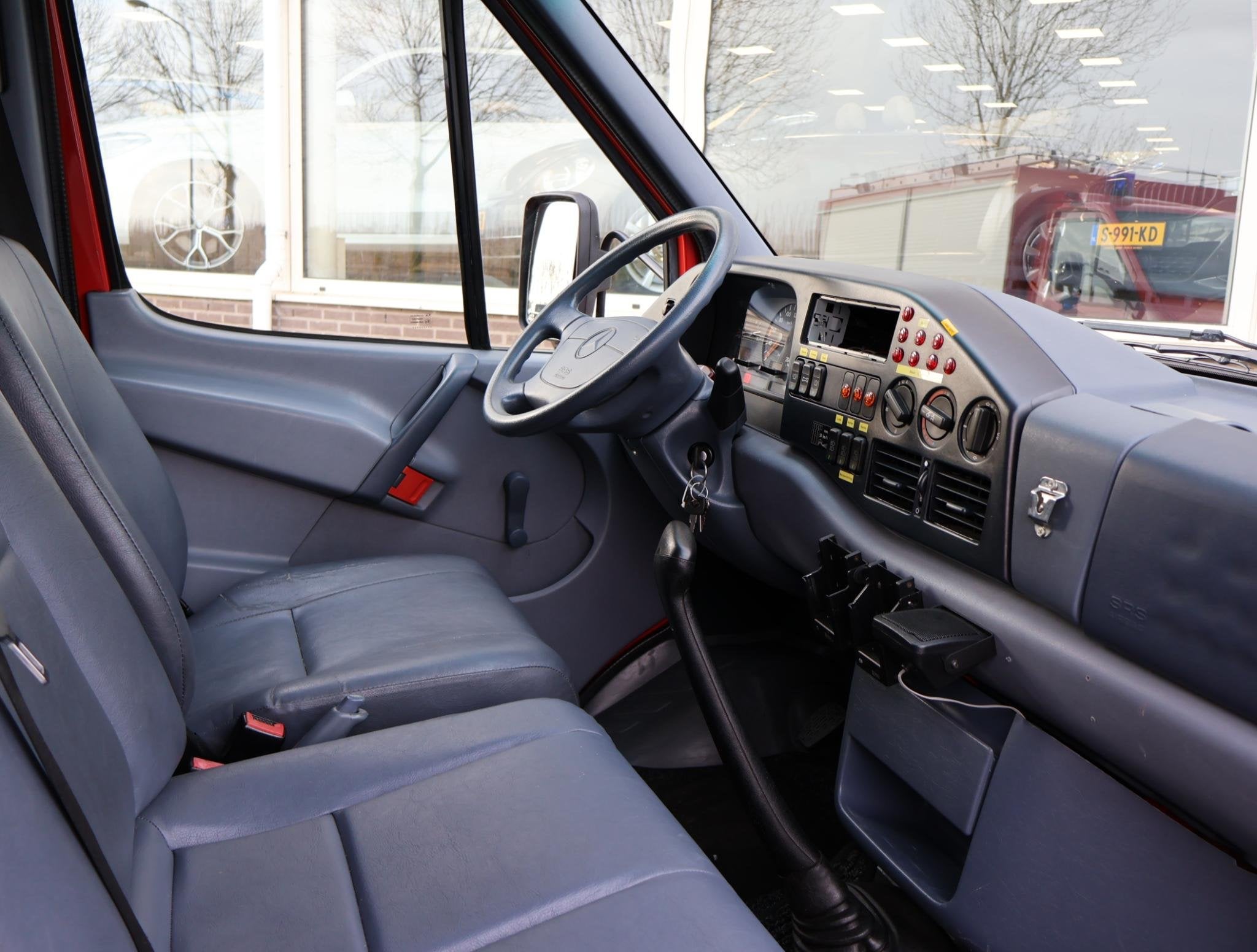 Mercedes-Benz Sprinter 412D 2.9D AUTOMAAT *13.403 KM* BRANDW, Auto's, Automaat, Gebruikt, 122 pk, Bedrijf