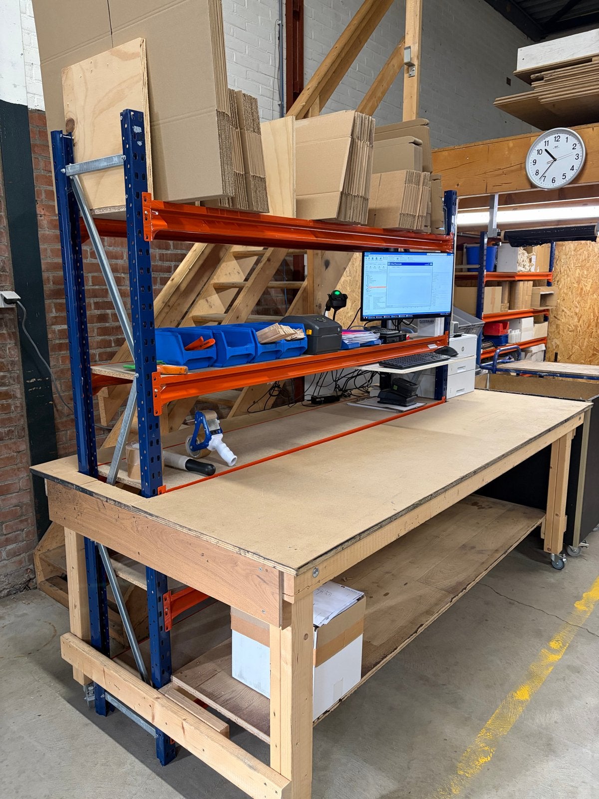 Robuuste Werkbank / Inpaktafel met Stelling, Ophalen, Gebruikt