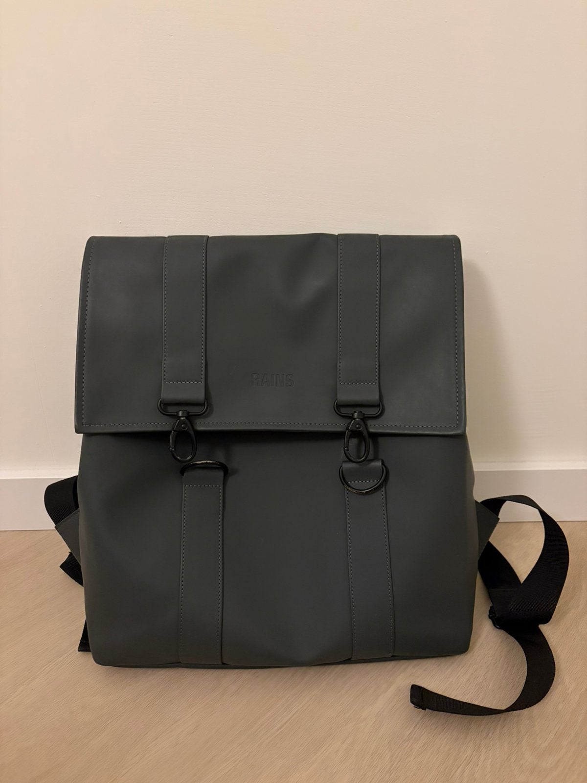 Rains MSN Rugzak dark grey - 21L, Ophalen, 15 inch, Zo goed als nieuw, Grijs