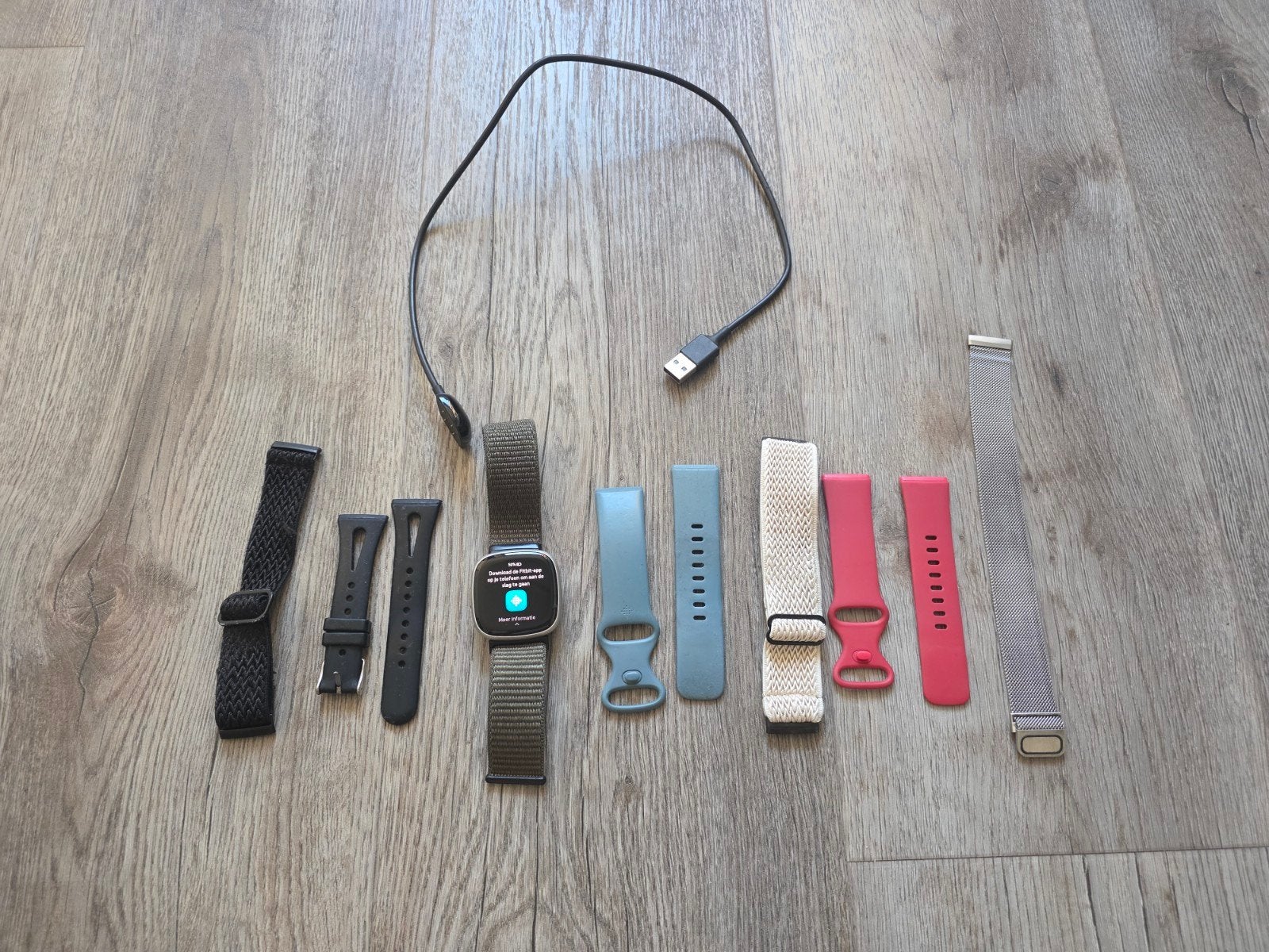 Fitbit Versa 4 smartwatch met laadkabel en diverse bandjes, Ophalen of Verzenden, Zwart, Android