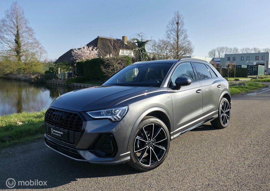 Audi Q3 35 TFSI S-Line / 360' camera / Navi / Stoelv / Luxe, Auto's, 15 km/l, Zwart, 4 cilinders, 1505 kg