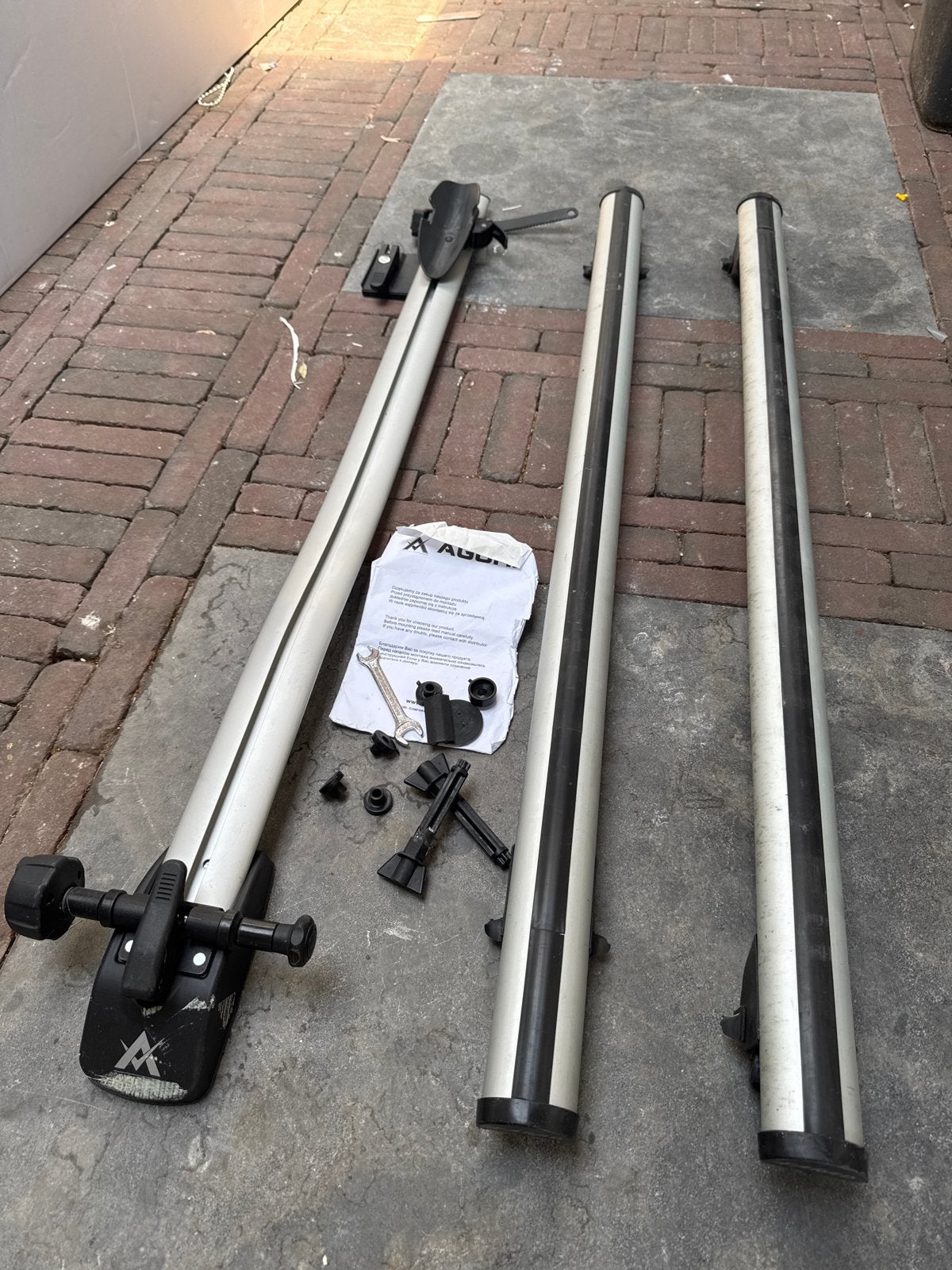 Dakdragers Aguri Runner II (2 stuks) + 1 fiets rail, Ophalen, Gebruikt