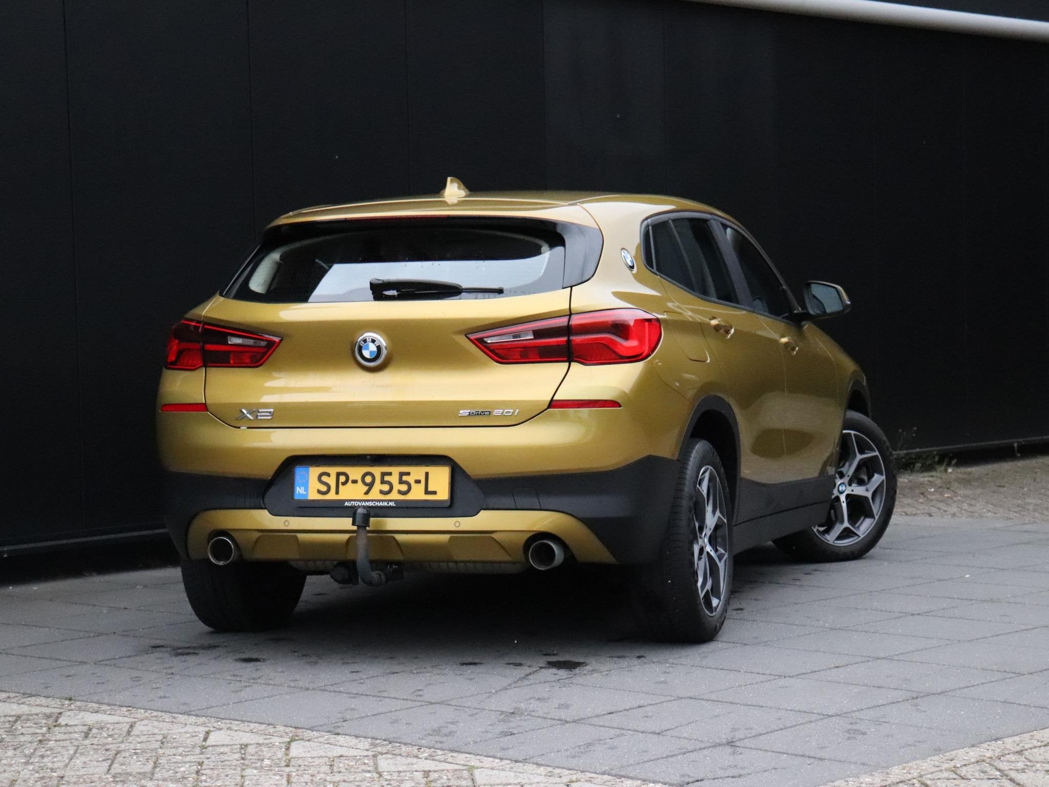 BMW X2 sDrive20i Executive | LEDER | MEMORY | CAMERA | TREKH, X2, Euro 6, 1435 kg, Grijs