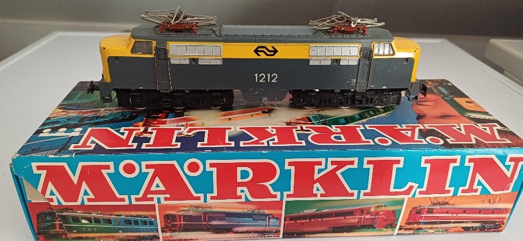 Märklin 3055.1 locomotief 1212 *gedeelde roosters - *uniek*, Wisselstroom, Gebruikt, Locomotief, Analoog