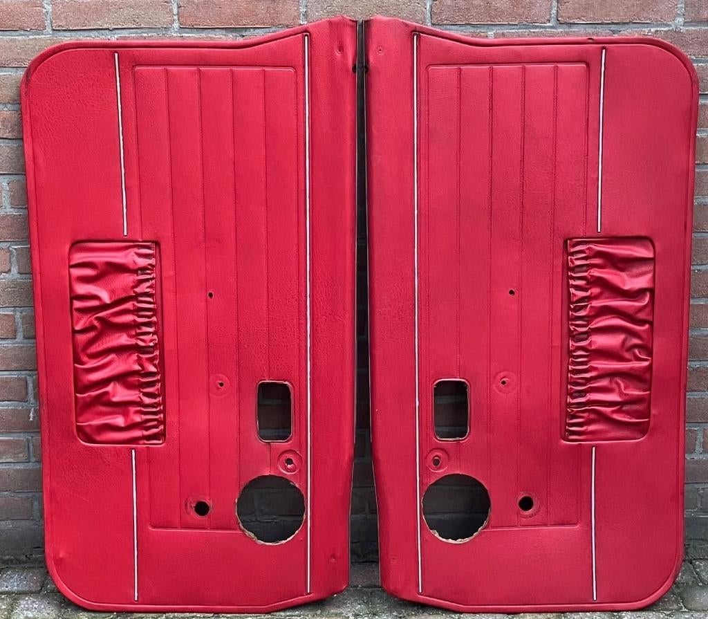 2 st, deurpanelen. Volvo 142 rood m.kaartenvak + speakergat., Auto-onderdelen, Interieur en Bekleding, Ophalen, Gebruikt, Volvo