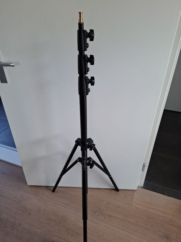 Manfrotto Medium Statief 004B (Black), Audio, Tv en Foto, Fotografie | Statieven en Balhoofden, Ophalen, Flexibele poten, Driepoot