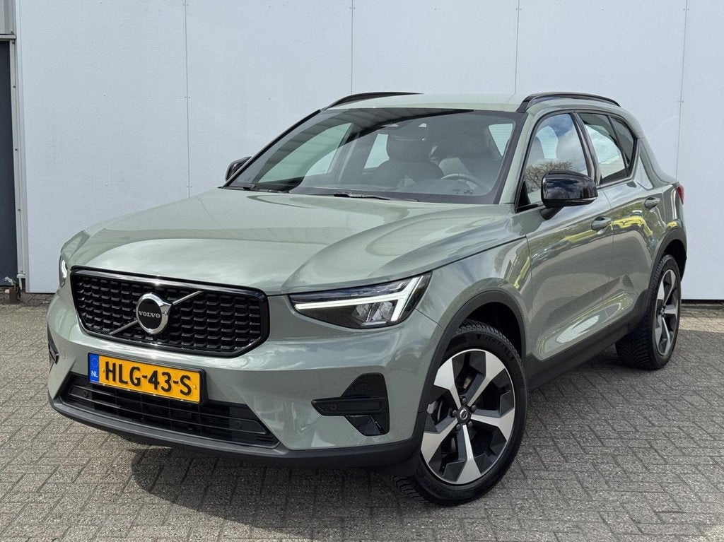 Volvo XC40 B4 Plus Dark | Trekhaak | Adaptive cruise | Elek., Automatische klimaatregeling, Gebruikt, Euro 6, 4 cilinders