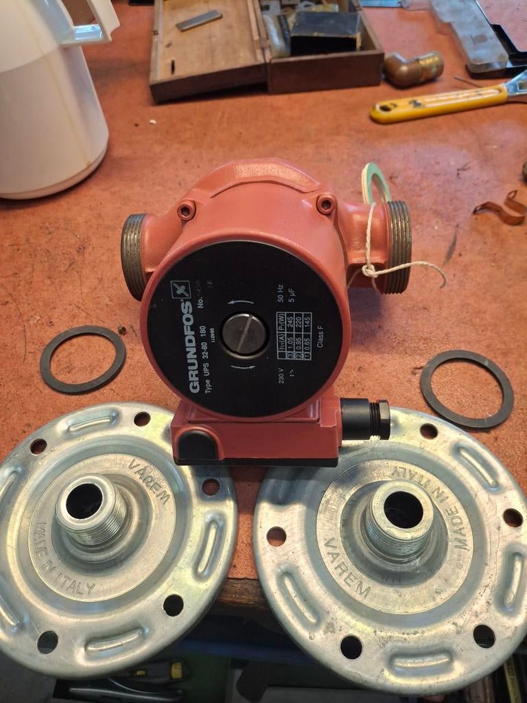 Nieuwe Grundfos UPS 32-80 180 circulatiepomp, Ophalen, Minder dan 30 cm, Overige typen, Nieuw