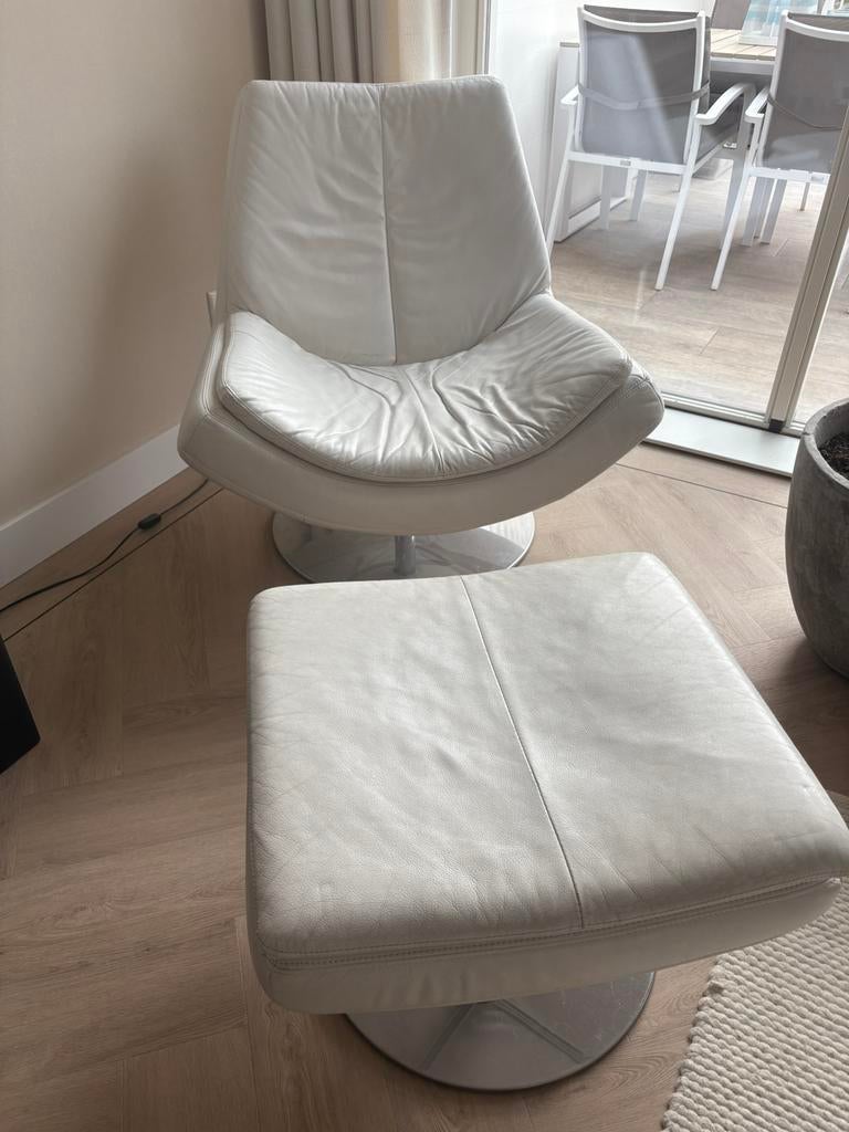 Manzoni Italiaanse design draaifauteuil + hocker wit leer, Ophalen of Verzenden, Gebruikt, Leer