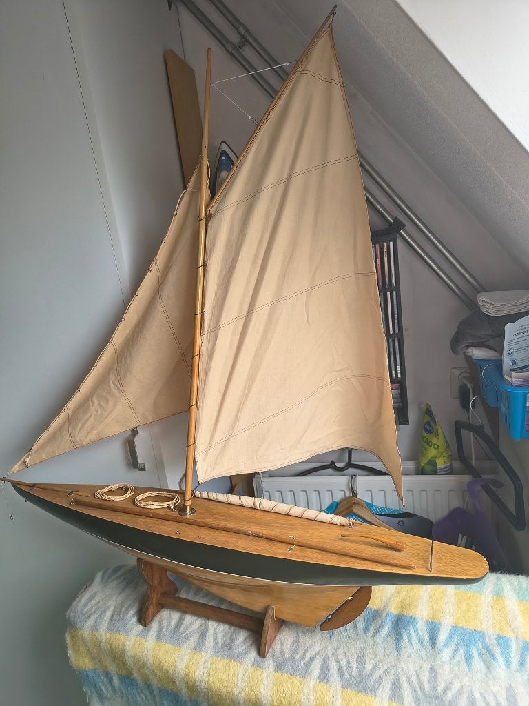 Houten zeilbootje, Hobby en Vrije tijd, Ophalen, Zo goed als nieuw, 1:50 tot 1:200, Overige merken