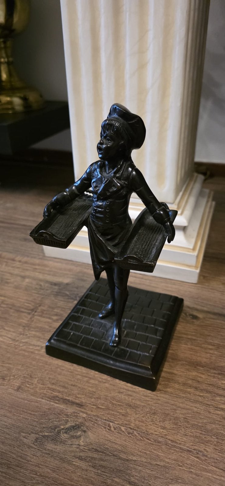 antiek bronzen beeldje van een bakkersjongen(ophalen), Ophalen, Zo goed als nieuw, Mens