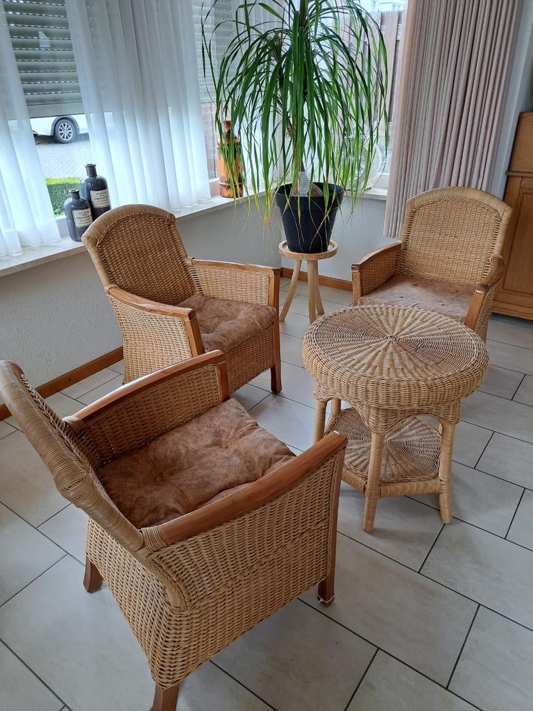 3 rieten fauteuils met rieten tafeltje, Ophalen
