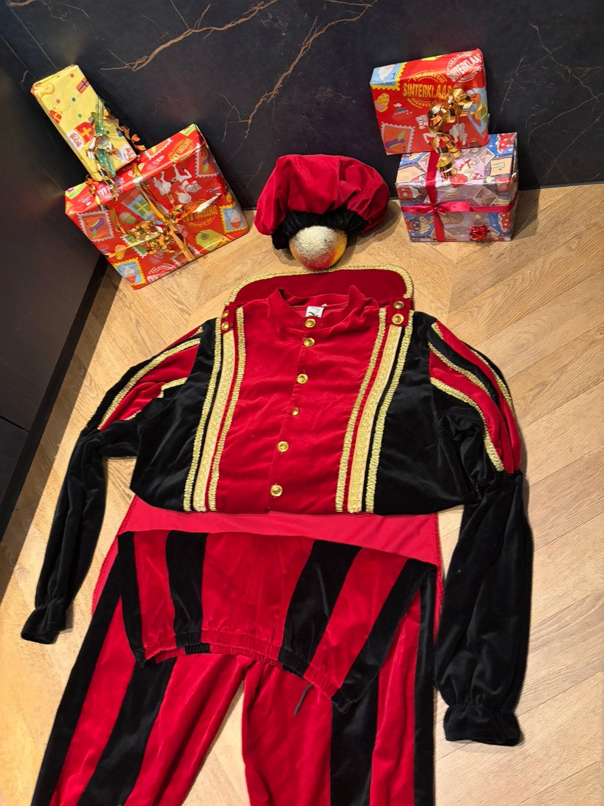Pietenpak rood zwart maat xl handwerk luxe sinterklaas, Ophalen of Verzenden, Zo goed als nieuw