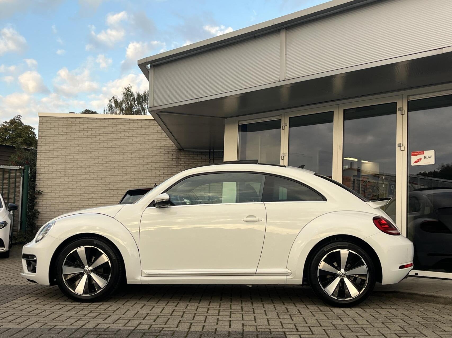 Volkswagen Beetle TSI SCHUIFDAK+18INCH NL AUTO 1E EIGENAAR!, Auto's, Voorwielaandrijving, Stof, Gebruikt, 4 cilinders