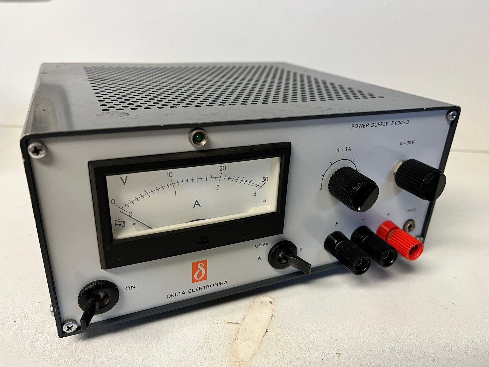 Delta Labvoeding E 030-3 - 0-30V 0-3A, Ophalen of Verzenden, Zo goed als nieuw