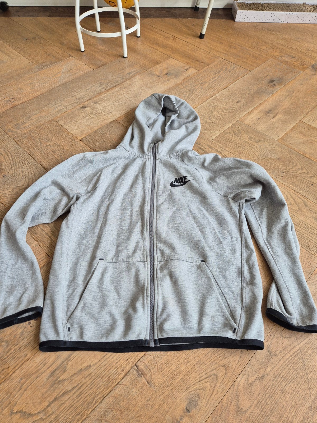 Nike Tech Fleece Hoodie Grijs - Maat L (147-158cm), Ophalen of Verzenden, Gebruikt, Nike, Jongen of Meisje