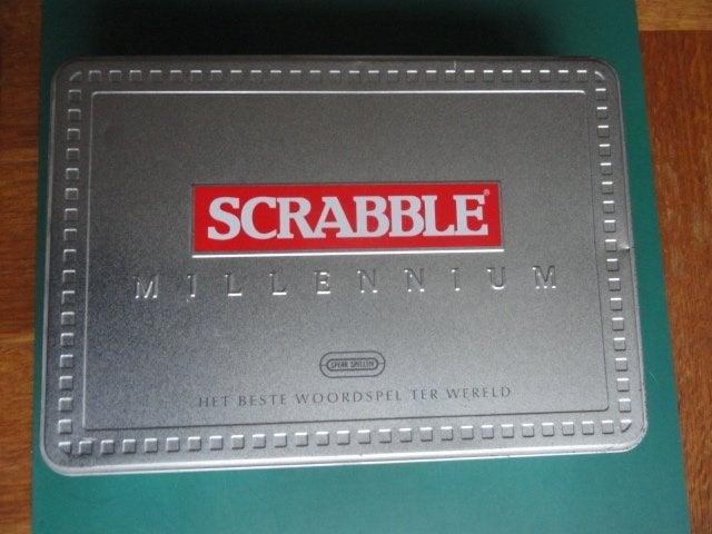 Scrabble Millennium, Hobby en Vrije tijd, Gezelschapsspellen | Bordspellen, Verzenden, Zo goed als nieuw