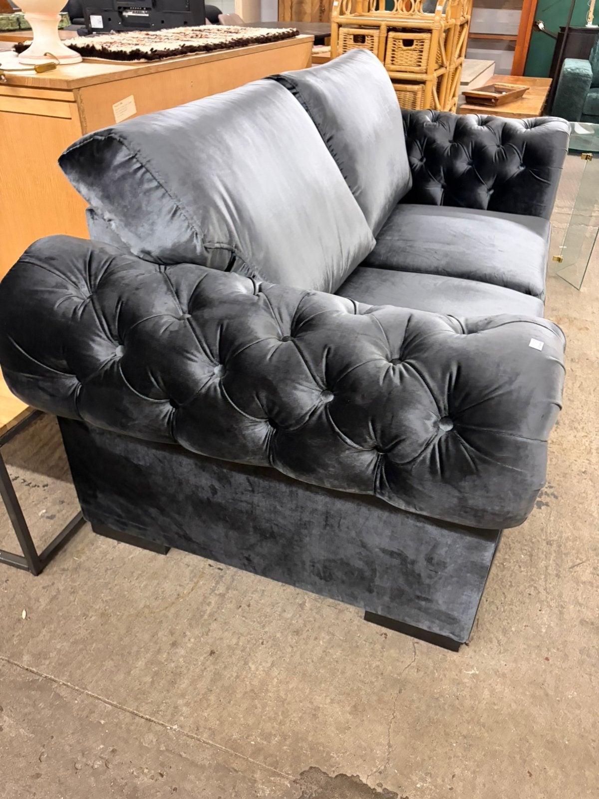 Stijlvolle zwarte chesterfield design velours 2 zits bank, Ophalen, ., Tweepersoons, 75 tot 100 cm