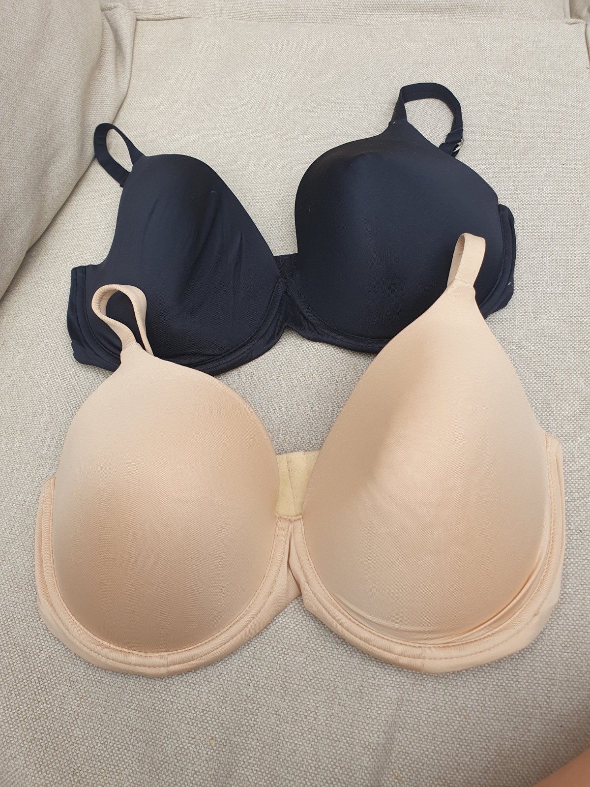 Te koop 2 Hunkemöller bh's maat 85 E, Ophalen of Verzenden, Zwart, BH