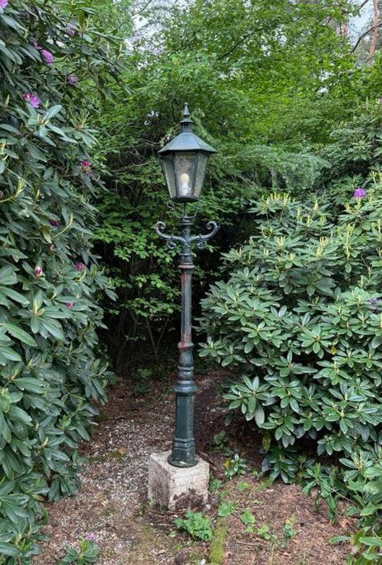 Antieke gietijzeren lantaarnpaal - Decoratief, Antiek en Kunst, Antiek | Lampen, Ophalen of Verzenden