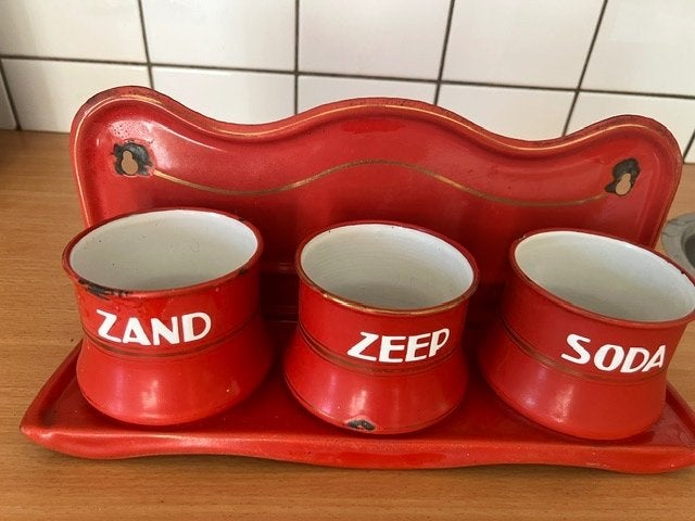 zand zeep soda roodkleurig, Ophalen