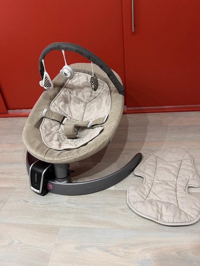 Nuna Leaf schommelstoel met motor & speelboog, Schommelstoel, Verstelbaar, Zo goed als nieuw, Ophalen