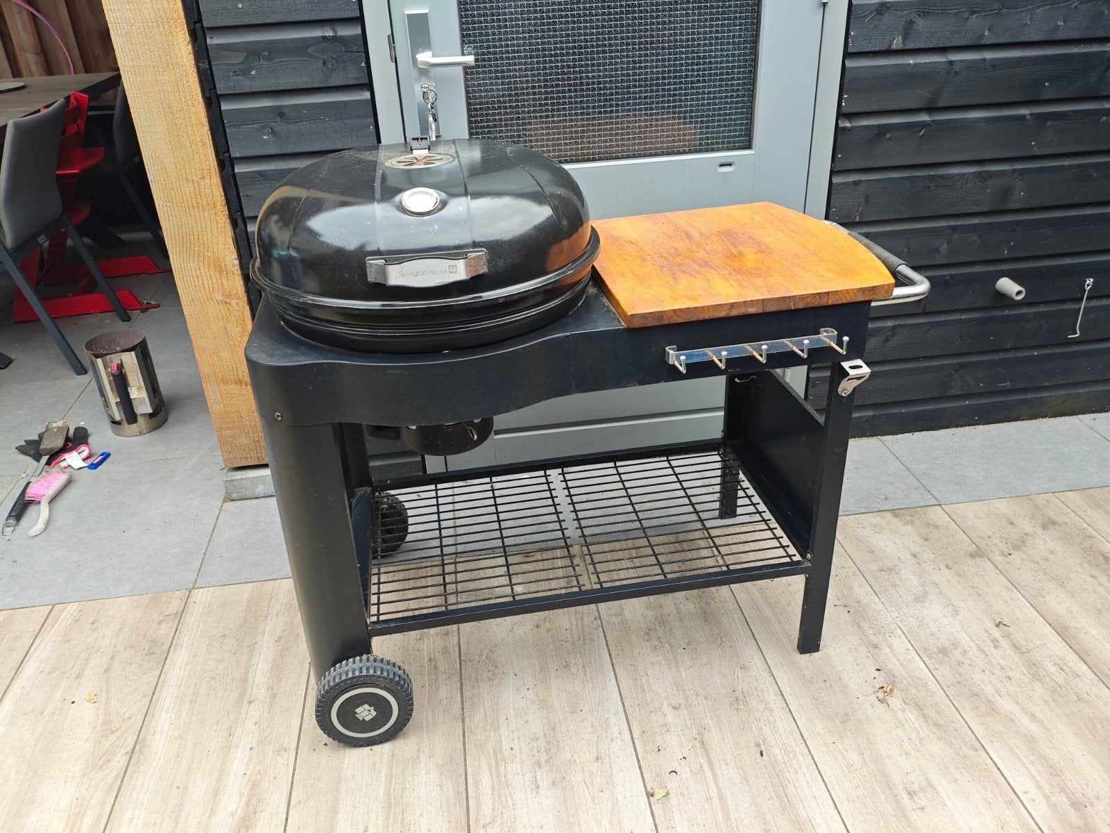 Barbecue gratis af te halen, Ophalen, Gebruikt, Tarrington House