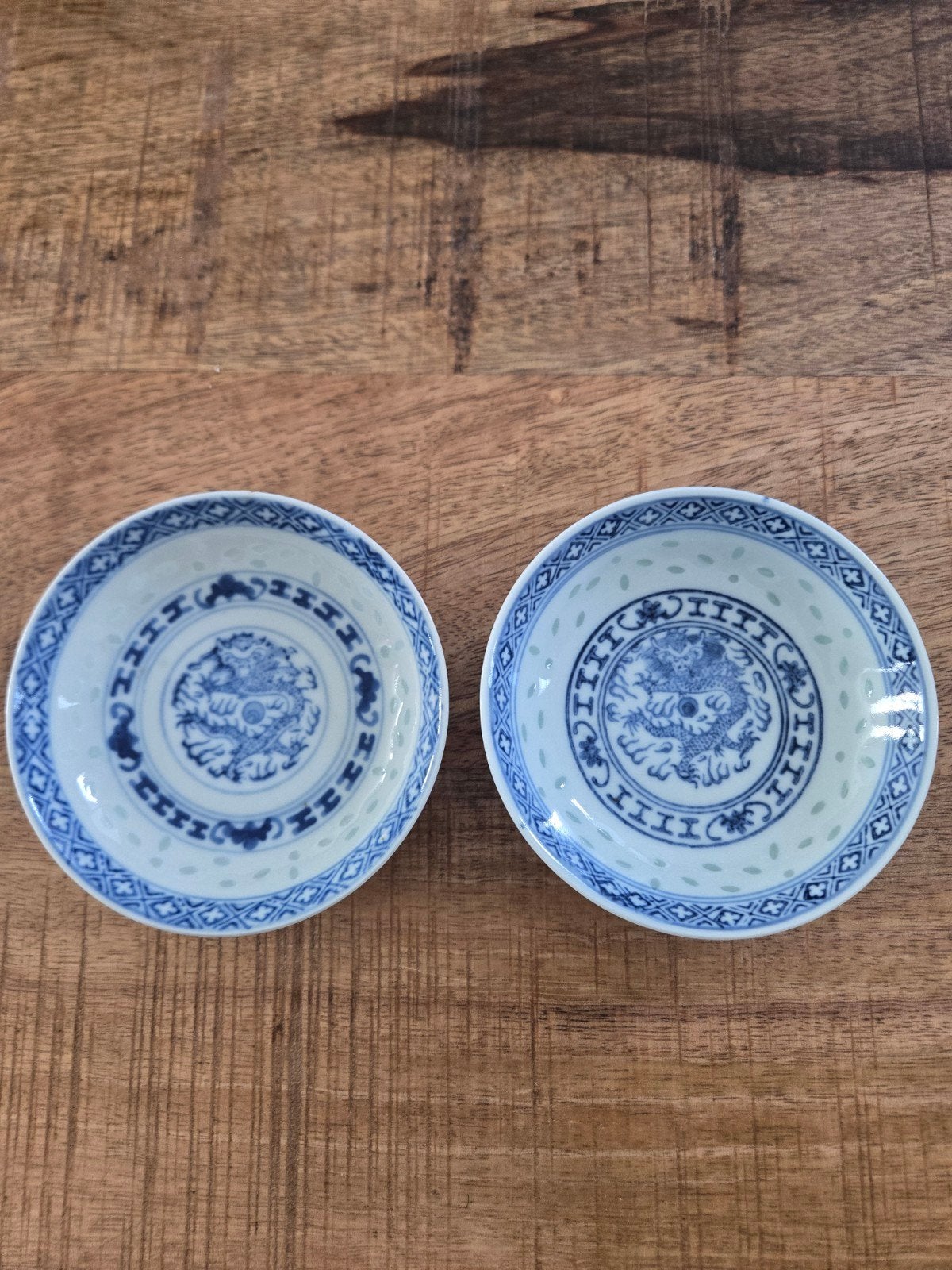 2 Porseleinen Rijstschaaltjes met Drakenmotief, Antiek en Kunst, Ophalen