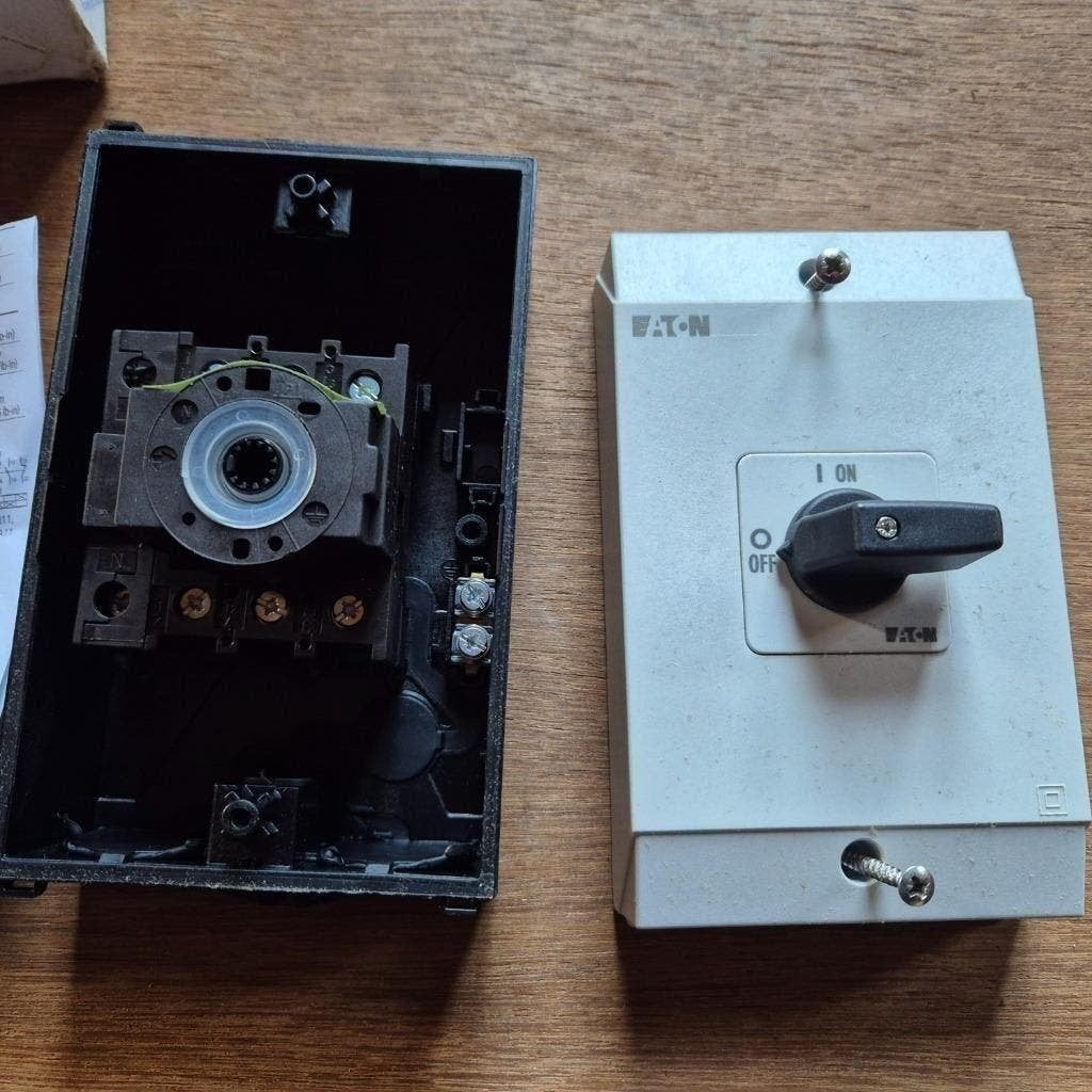 NIEUWE EATON LASTSCHEIDER SCHAKELAAR 4P  32A 400V, Hobby en Vrije tijd, Ophalen of Verzenden, Nieuw