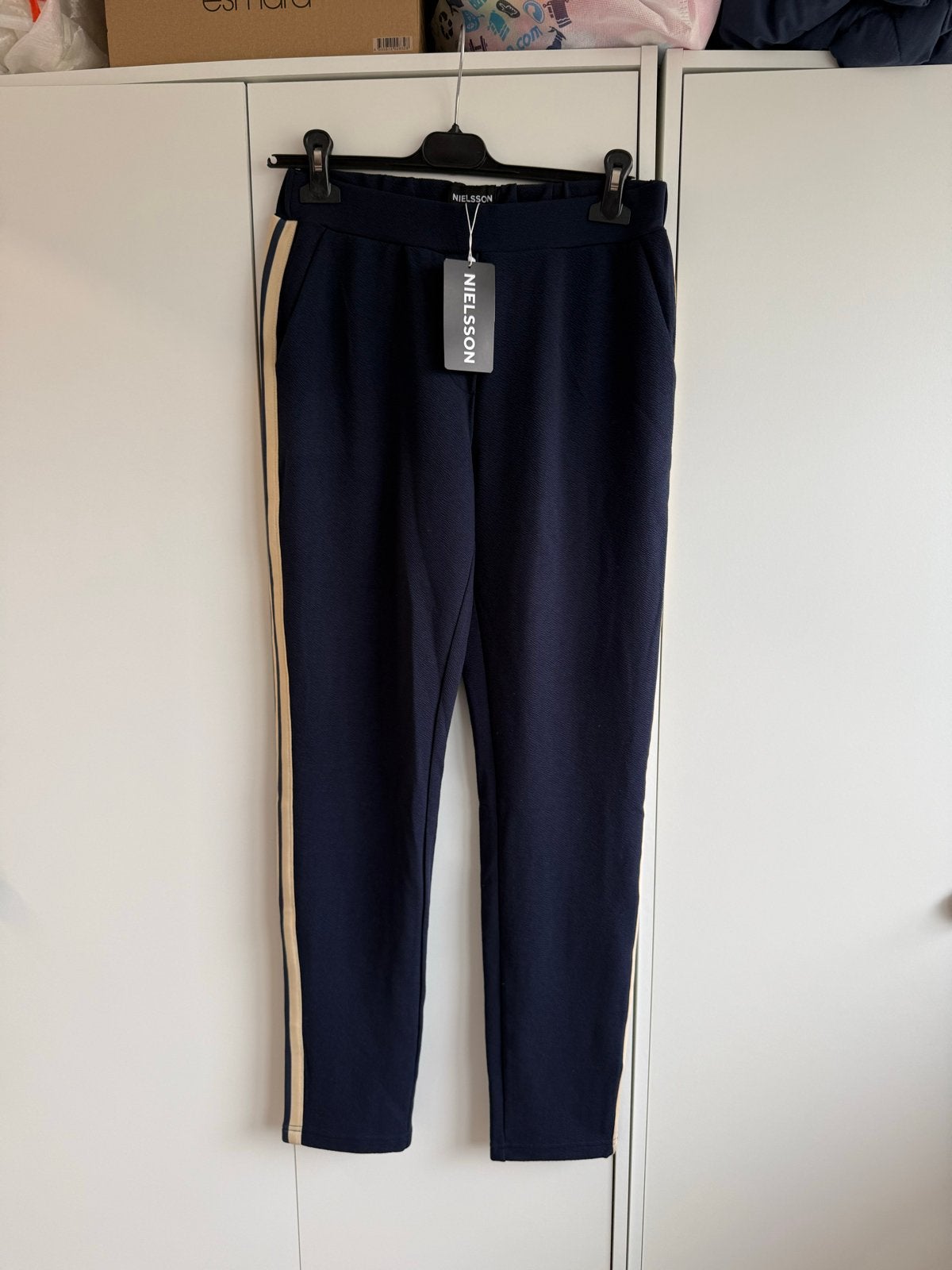 Nieuwe Nielsson broek met streep - Maat M, Kleding | Dames, Maat 38/40 (M), Blauw, Nieuw, Ophalen of Verzenden