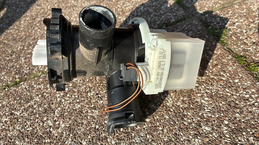 Afvoerpomp afvoerslang en motor bosch varioperfect serie 4, Ophalen of Verzenden, Gebruikt, 1200 tot 1600 toeren, Minder dan 85 cm