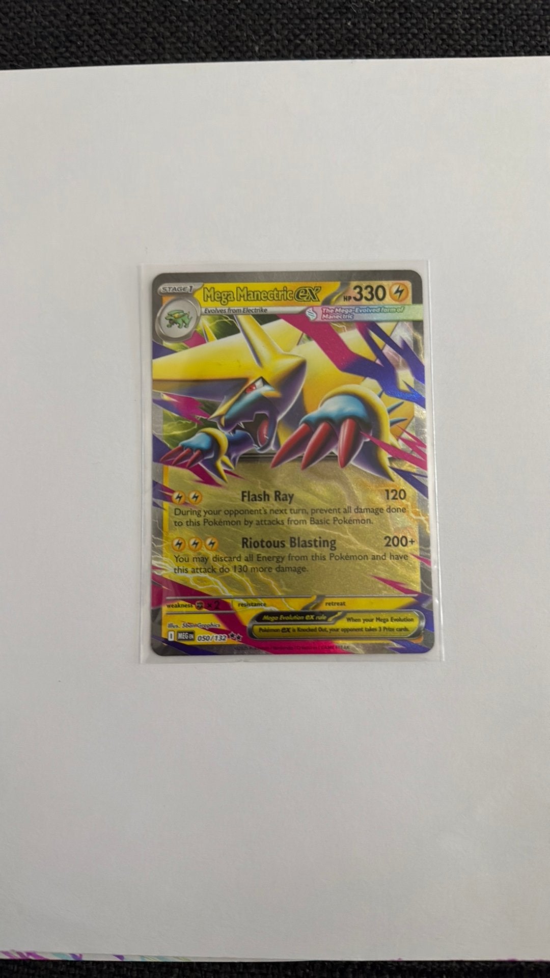 Mega Manectric ex pokemon kaart, Ophalen of Verzenden, Zo goed als nieuw