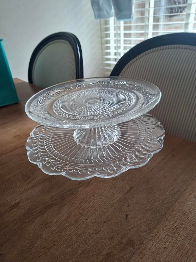 Taartsschalen op voet, Huis en Inrichting, Woonaccessoires | Schalen en Manden, Schaal, Rond, Ophalen of Verzenden, Glas