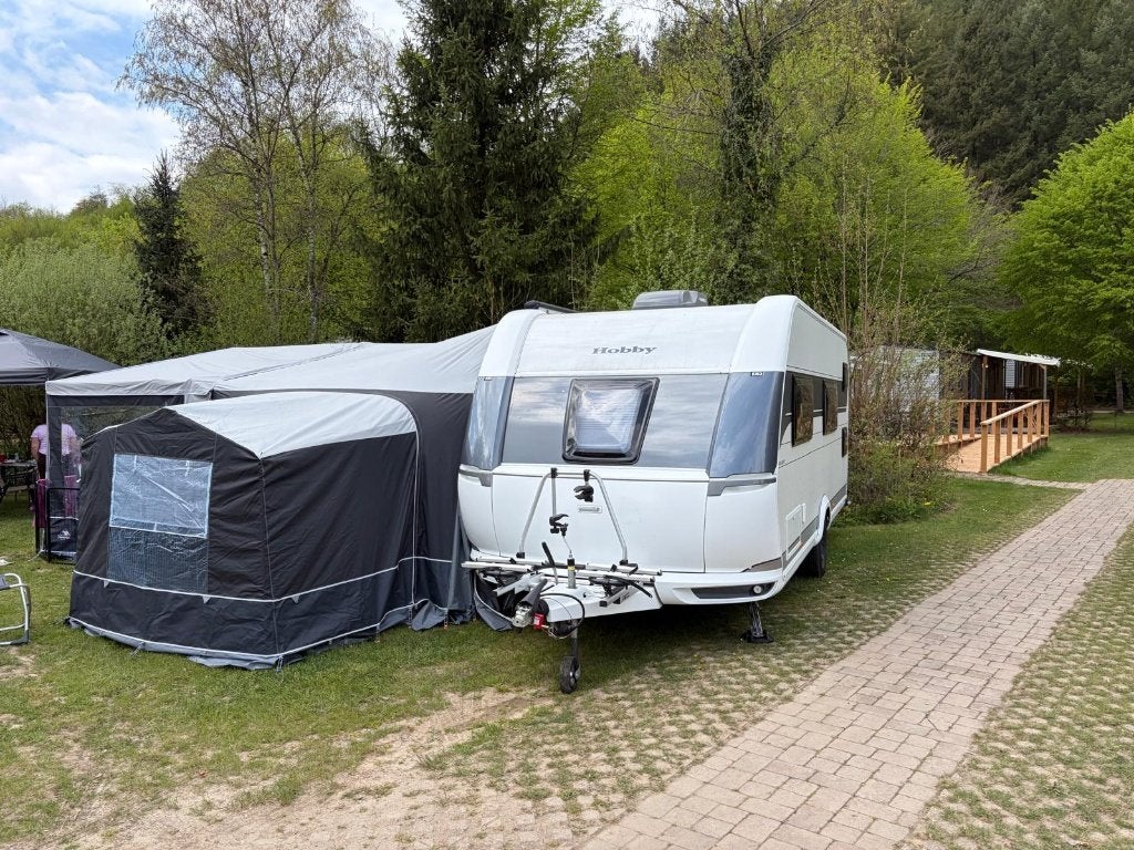 Hobby KMFe 560 De Luxe Silverline edition 2022, Hobby, Treinzit, Meer dan 6, 5 tot 6 meter