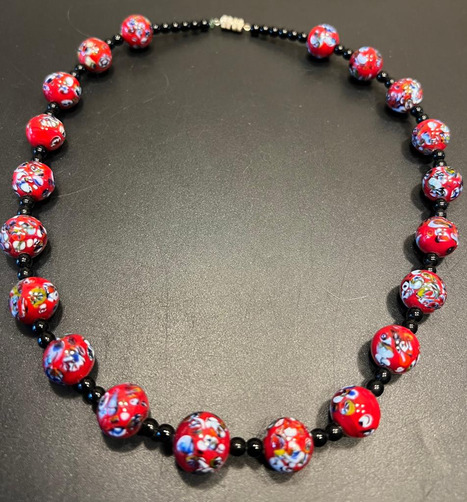 Vintage Murano millefiori zwart met rode ketting., Sieraden, Tassen en Uiterlijk, Antieke sieraden, Ophalen of Verzenden, Overige materialen