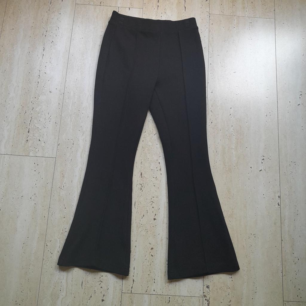 Kinder stretch flared zwarte broek 122  1 euro, Kinderen en Baby's, Kinderkleding | Maat 122, Broek, Gebruikt, Europe Kids, Meisje
