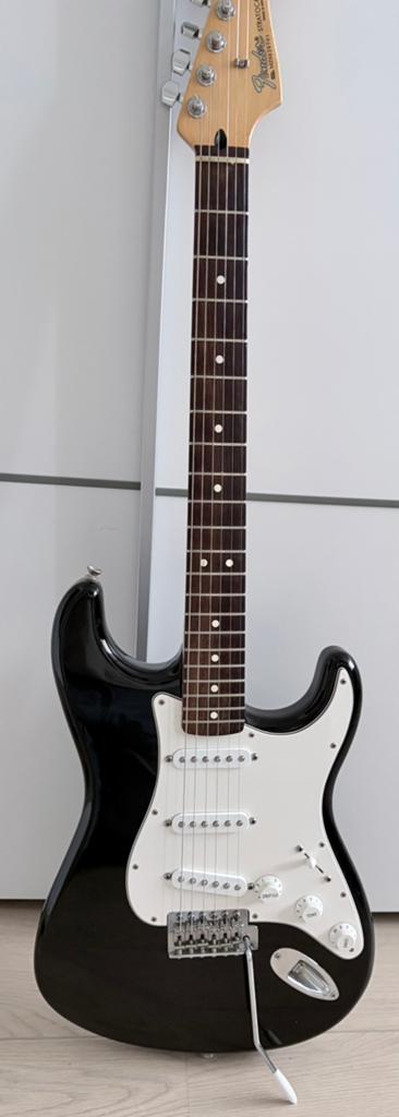 Fender Stratocaster mim, Muziek en Instrumenten, Ophalen of Verzenden, Zo goed als nieuw, Solid body, Fender