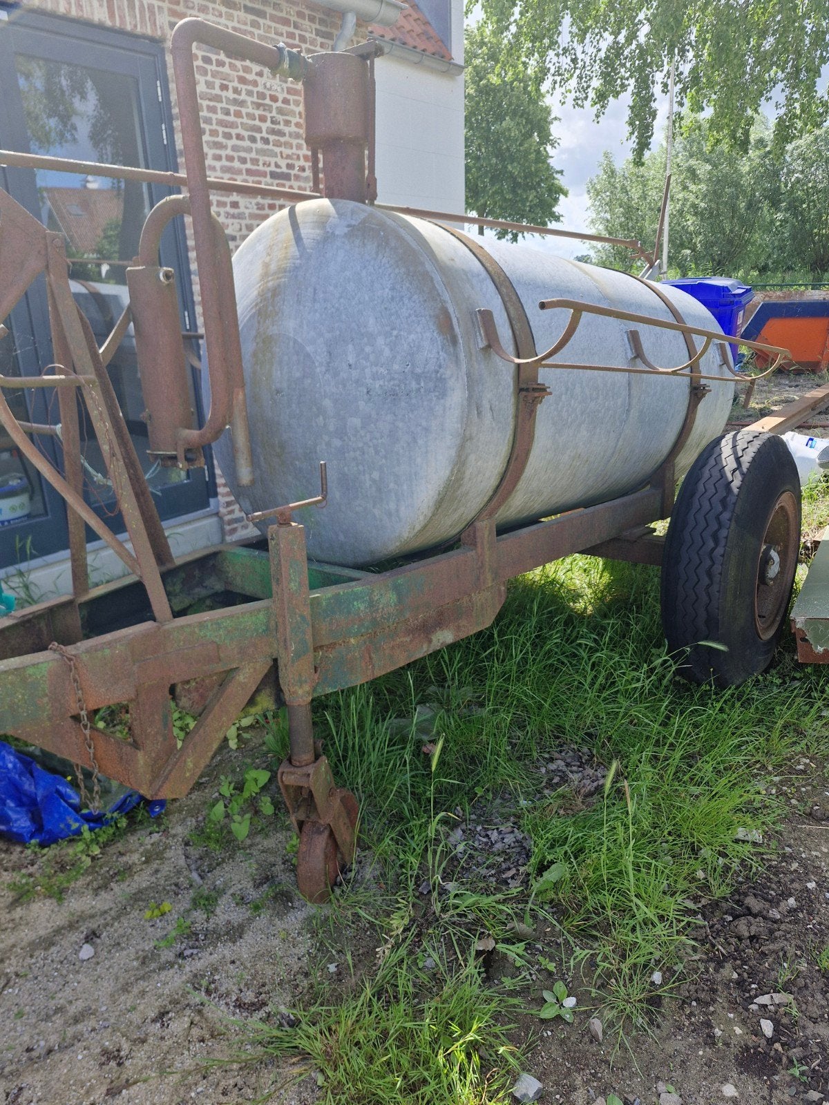 Oude waterdichte watertank zonder pomp. T.e.a.b., Zakelijke goederen, Agrarisch | Werktuigen, Ophalen of Verzenden, Akkerbouw