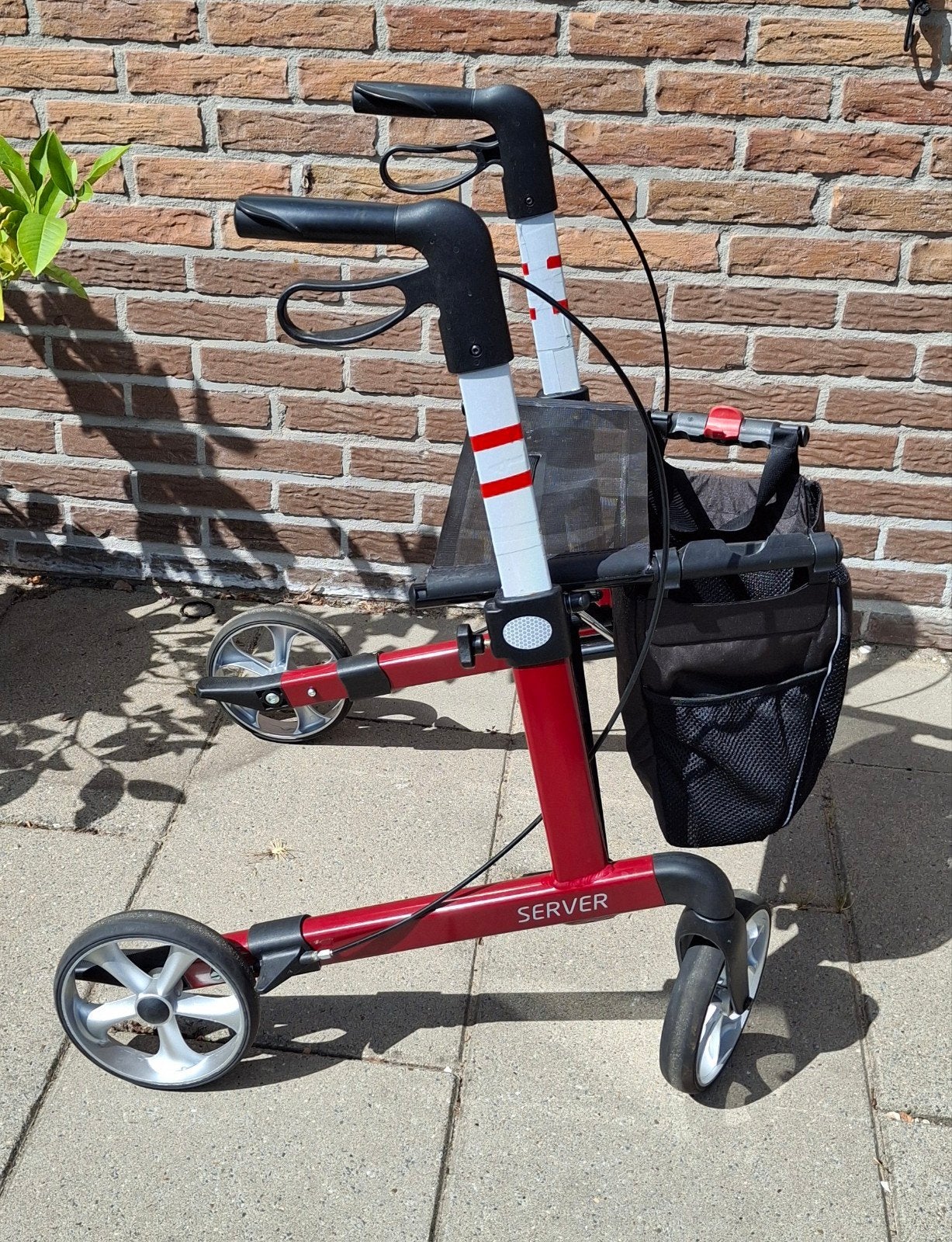 Compacte Server rollator licht gewicht, Ophalen, Lichtgewicht, Zo goed als nieuw