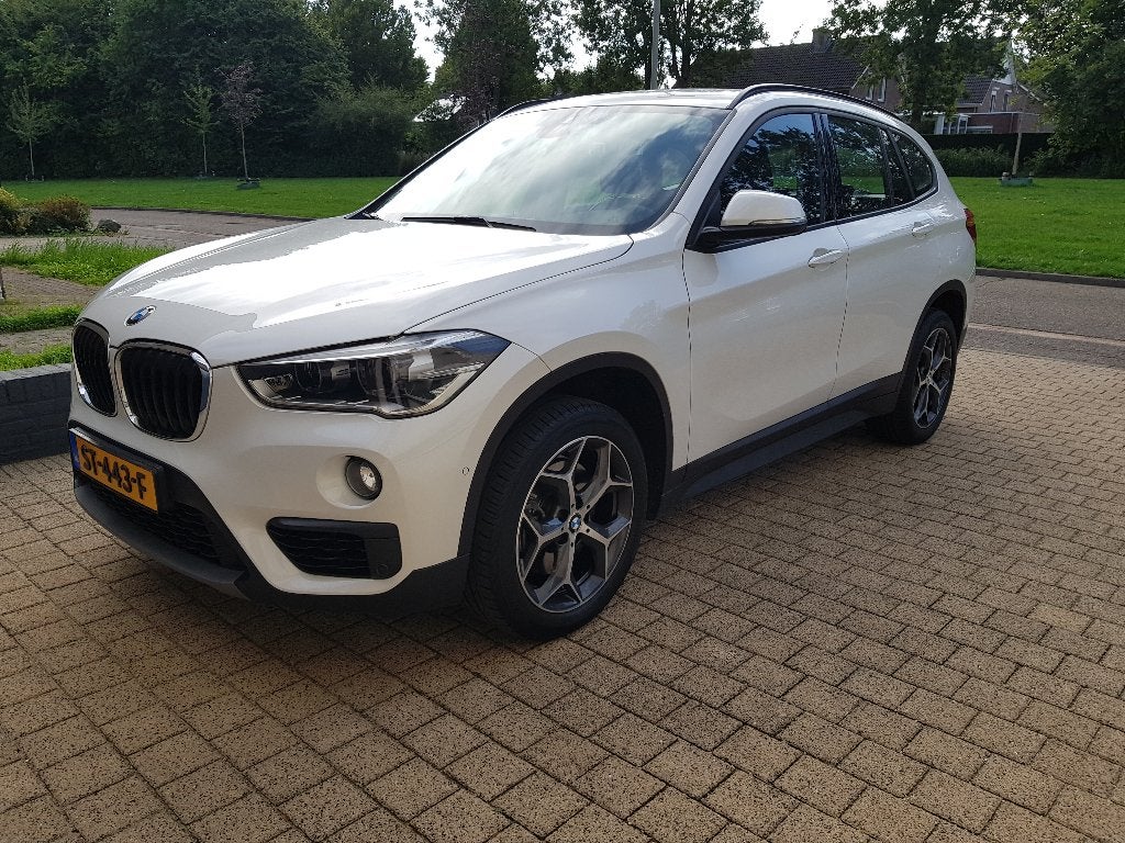 BMW X1 Sdrive20i 192pk Aut 2018 Wit, Auto's, 1998 cc, 1800 kg, Zwart, Wit