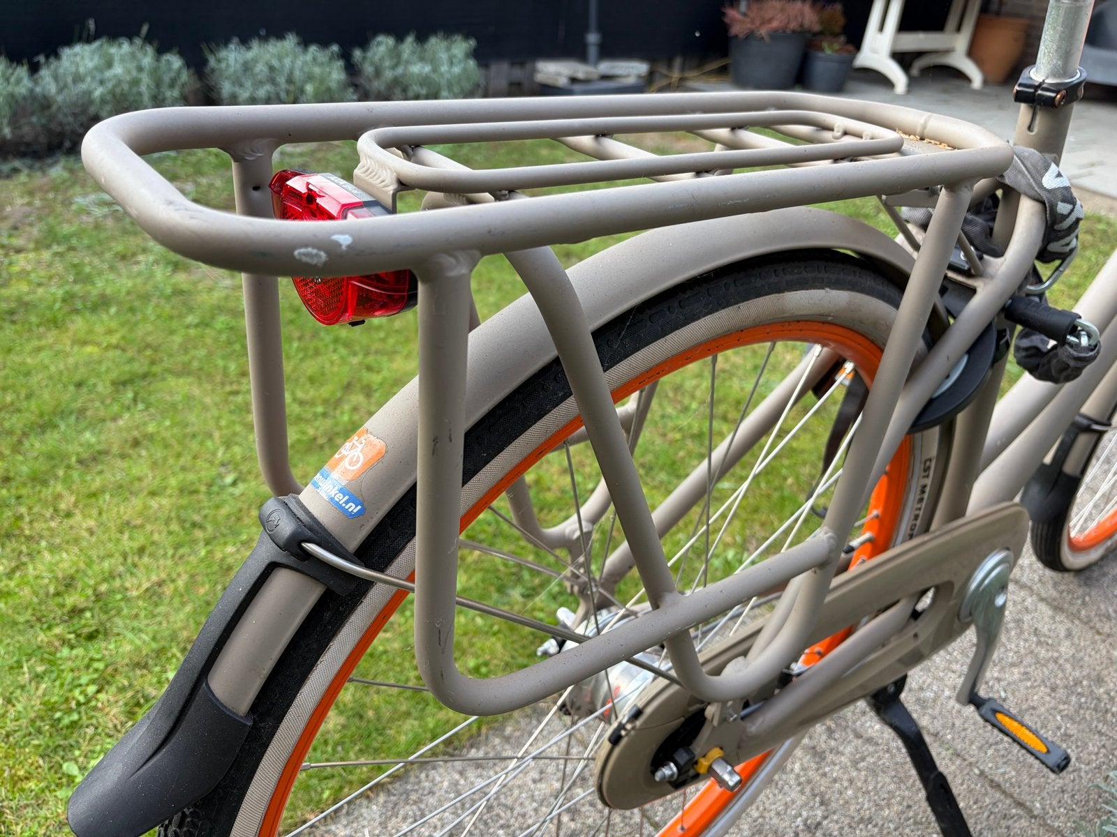 Foto 9 van Gazelle Heavy Duty NL T7 frame54 2017 fiets met krat en slot