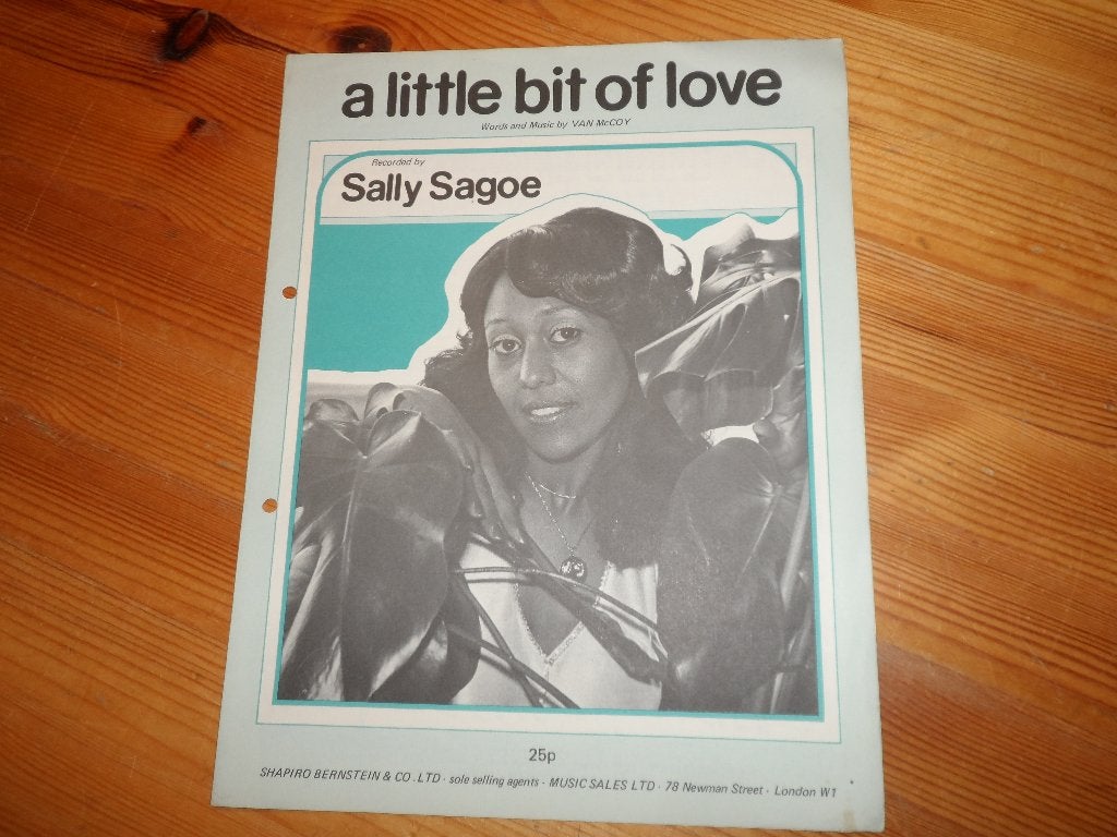 A little bit of love - sally sagoe - van mccoy, Gebruikt, Gitaar, Ophalen of Verzenden, Artiest of Componist