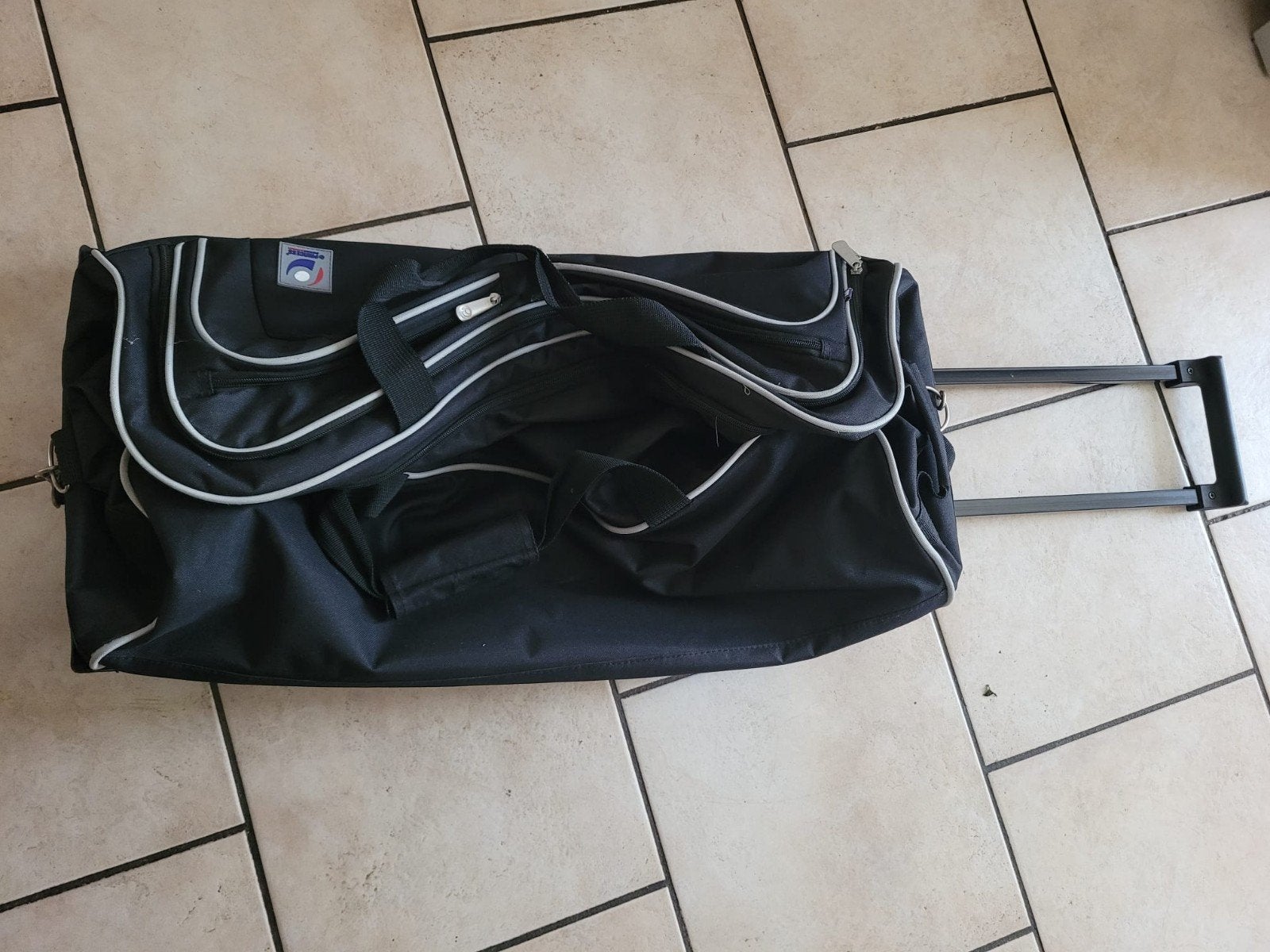 Nieuwe Sport-/Reistas zwart Wieltjes Uitschuifbaar Handvat, Zwart, Ophalen of Verzenden, Wieltjes, 30 cm of meer
