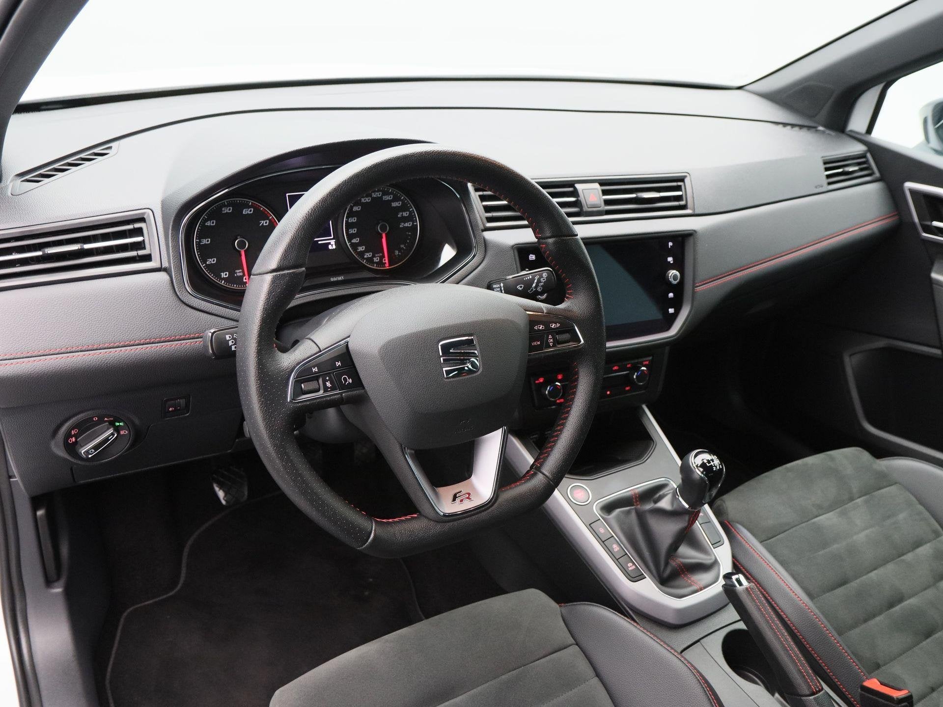 SEAT Arona 1.0 TSi FR Business Intense | Trekhaak | Carplay, Auto's, Voorwielaandrijving, Dealer onderhouden, Gebruikt, Origineel Nederlands