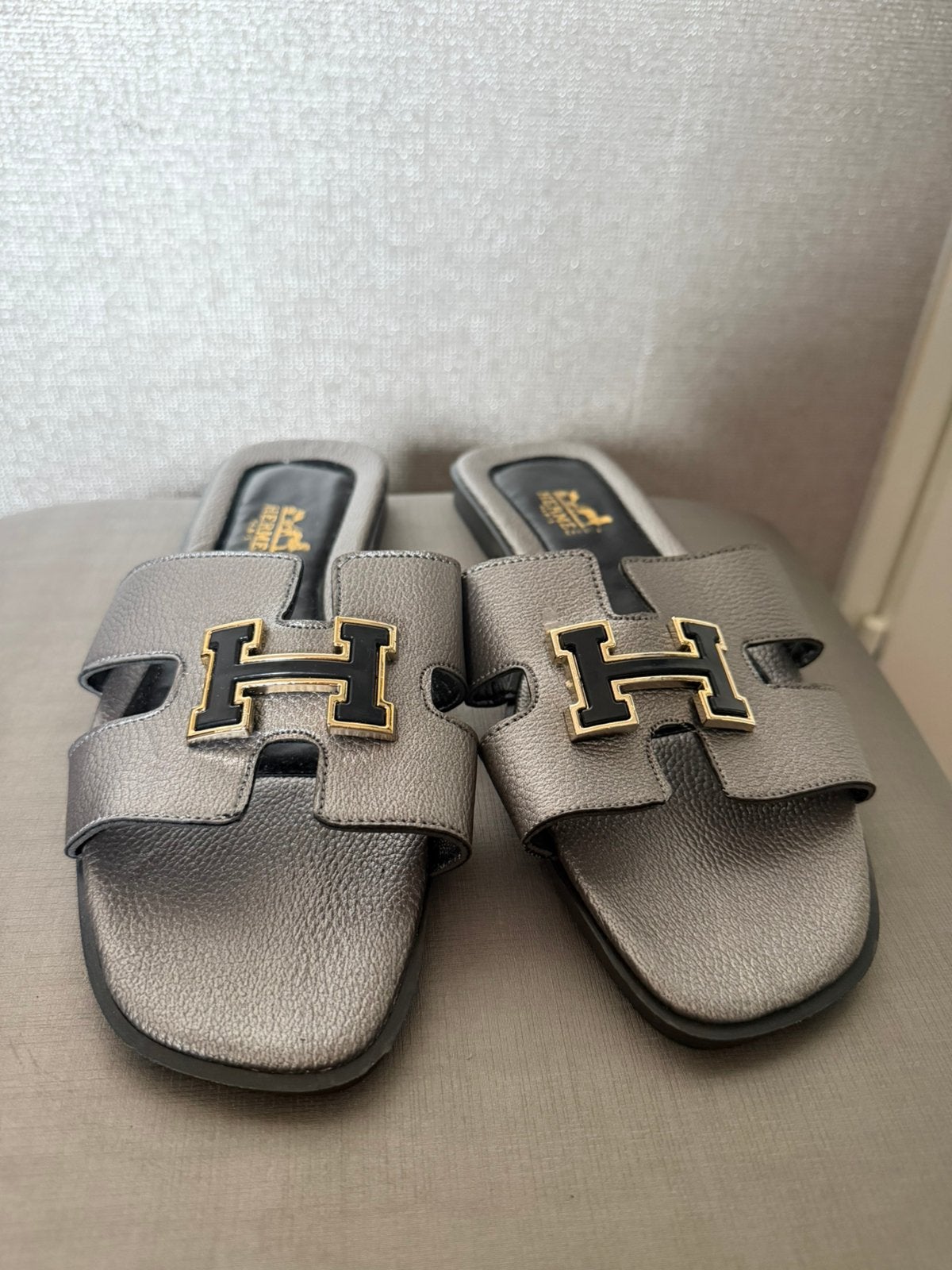 Hermes slippers, Kleding | Dames, Ophalen of Verzenden, Zo goed als nieuw