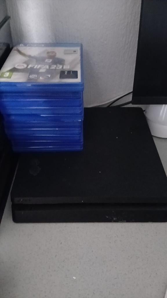 PS4 met 2 controllers en games, Spelcomputers en Games, Spelcomputers | Sony PlayStation 4, Ophalen