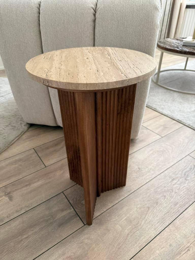 Bijzettafel Joshua van Leen Bakker Travertin, Minder dan 55 cm, Rond, Zo goed als nieuw, Hout