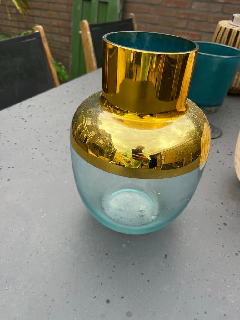 Stijlvolle glazen vaas met gouden accenten, Huis en Inrichting, Woonaccessoires | Vazen, Ophalen, Overige kleuren, Minder dan 50 cm