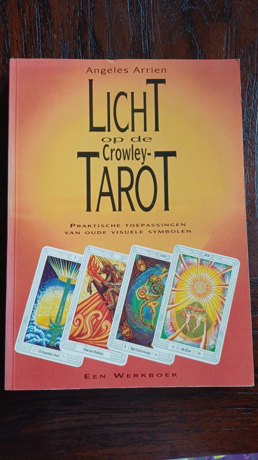 Licht op de Crowley-Tarot - Praktische Toepassingen, Tarot of Kaarten leggen, Ophalen of Verzenden, Zo goed als nieuw, Instructieboek
